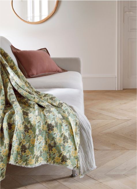 PLAID EN COTON AVEC SURPIQÛRES MOTIF FLEURI