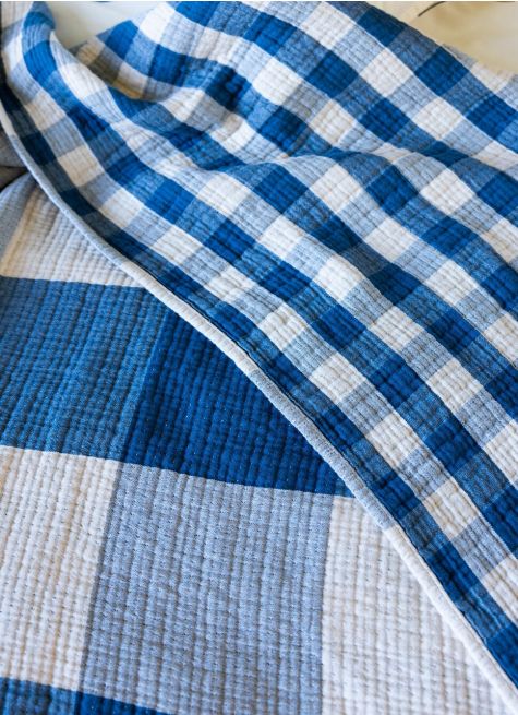 PLAID EN GAZE DE COTON À CARREAUX RÉVERSIBLE