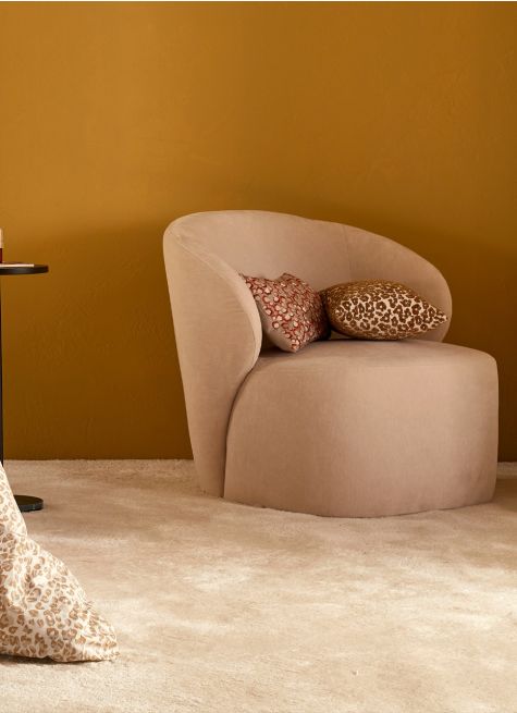 FAUTEUIL BAS AUX COURBES ARRONDIES