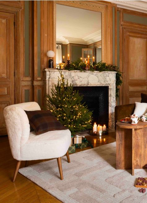 FAUTEUIL EN FAUSSE FOURRURE ET PIEDS EN BOIS BAYA